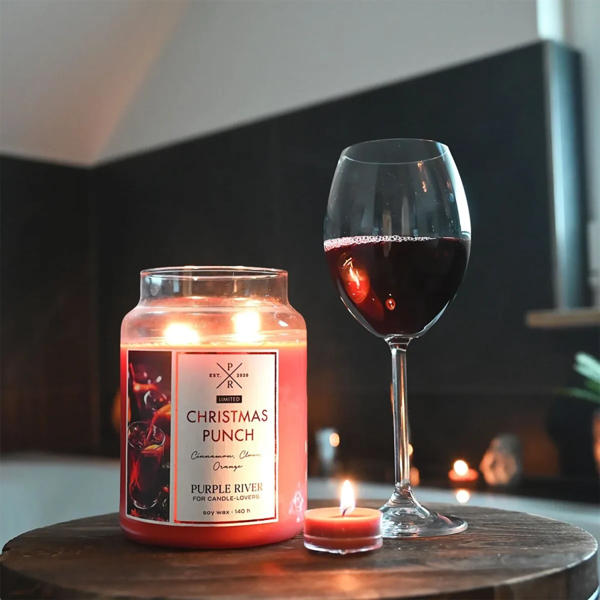 Świąteczna świeca sojowa w szkle Purple River 623 g - Christmas Punch - obrazek 2