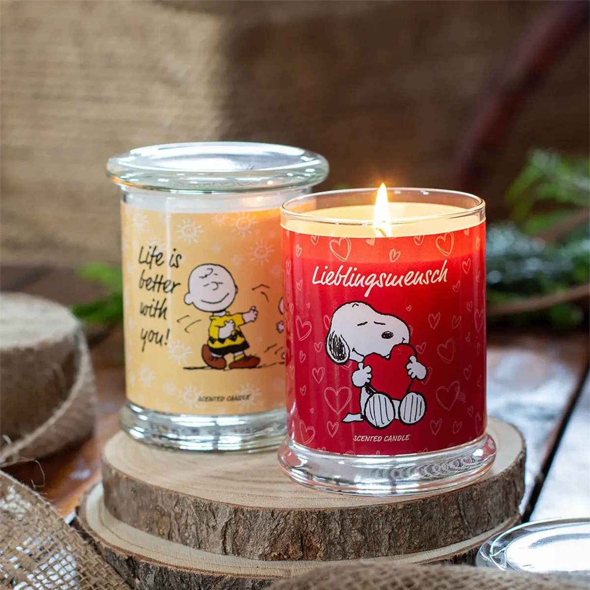 Peanuts świeca zapachowa w szkle 250 g - Life Is Better With You - obrazek 2